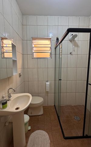 Casa à venda com 300m², 4 quartos e 3 vagas Casa à venda com 300m², 4 quartos e 3 vagasBanheiro