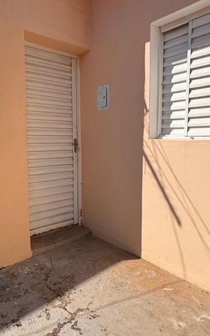 Casa à venda com 300m², 4 quartos e 3 vagas Casa à venda com 300m², 4 quartos e 3 vagasFachada casa 2