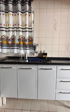 Casa à venda com 300m², 4 quartos e 3 vagas Casa à venda com 300m², 4 quartos e 3 vagasCozinha