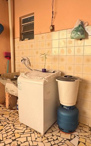 Casa à venda com 300m², 4 quartos e 3 vagas Casa à venda com 300m², 4 quartos e 3 vagasÁrea de Serviço