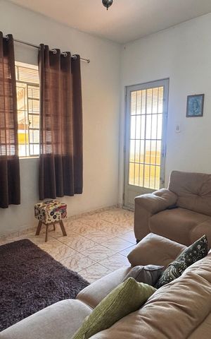 Casa à venda com 300m², 4 quartos e 3 vagas Casa à venda com 300m², 4 quartos e 3 vagasSala