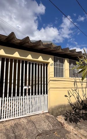 Casa à venda com 300m², 4 quartos e 3 vagas Casa à venda com 300m², 4 quartos e 3 vagasFachada
