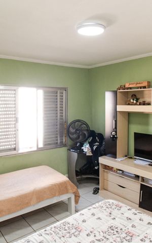 Casa à venda com 209m², 3 quartos e 2 vagas Casa à venda com 209m², 3 quartos e 2 vagasQuarto 2