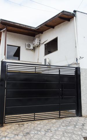 Casa para alugar com 120m², 2 quartos e 1 vaga Casa para alugar com 120m², 2 quartos e 1 vagaFachada da Casa