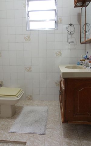 Casa à venda com 111m², 3 quartos e 6 vagasBanheiro 1