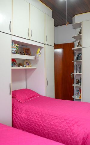Casa à venda com 250m², 3 quartos e 2 vagas Casa à venda com 250m², 3 quartos e 2 vagasQuarto 2
