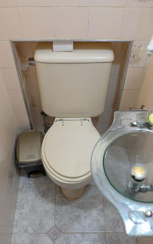 Casa à venda com 250m², 3 quartos e 2 vagas Casa à venda com 250m², 3 quartos e 2 vagasLavabo