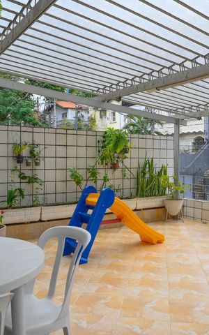 Casa à venda com 250m², 3 quartos e 2 vagas Casa à venda com 250m², 3 quartos e 2 vagasTerraço