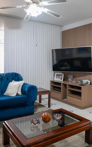 Casa à venda com 250m², 3 quartos e 2 vagas Casa à venda com 250m², 3 quartos e 2 vagasSala