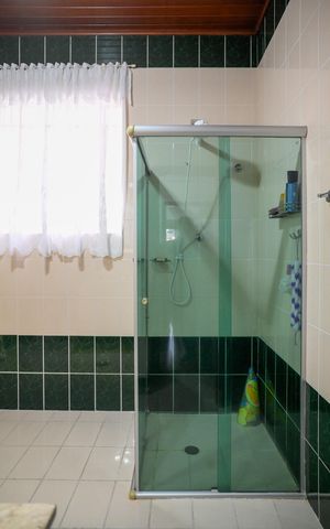 Casa à venda com 250m², 3 quartos e 2 vagas Casa à venda com 250m², 3 quartos e 2 vagasBanheiro Social