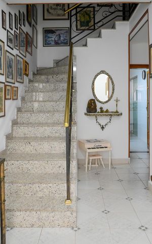 Casa à venda com 250m², 3 quartos e 2 vagas Casa à venda com 250m², 3 quartos e 2 vagasSala
