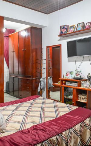 Casa à venda com 250m², 3 quartos e 2 vagas Casa à venda com 250m², 3 quartos e 2 vagasSuíte