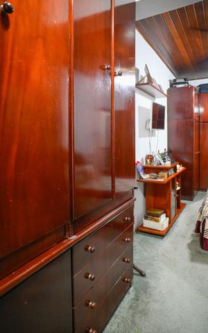 Casa à venda com 250m², 3 quartos e 2 vagas Casa à venda com 250m², 3 quartos e 2 vagasSuíte