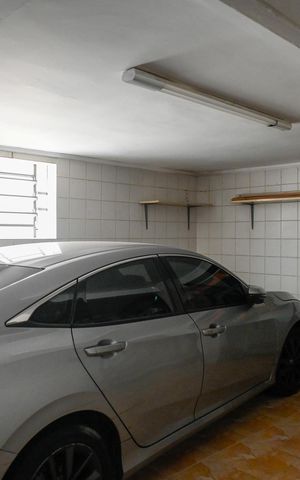 Casa à venda com 250m², 3 quartos e 2 vagas Casa à venda com 250m², 3 quartos e 2 vagasGaragem