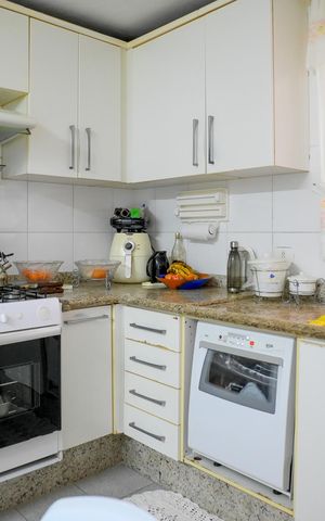 Casa à venda com 250m², 3 quartos e 2 vagas Casa à venda com 250m², 3 quartos e 2 vagasCozinha