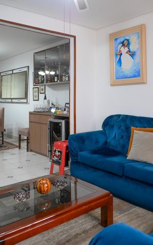 Casa à venda com 250m², 3 quartos e 2 vagas Casa à venda com 250m², 3 quartos e 2 vagasSala