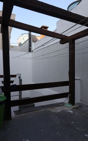 Casa à venda com 328m², 4 quartos e 4 vagasVaranda da Sala de TV 2