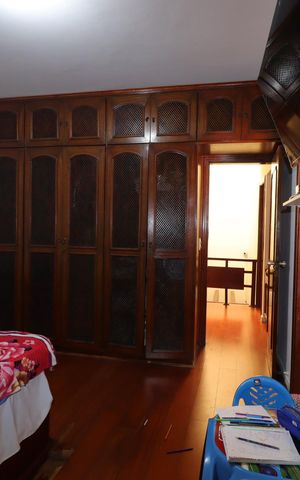 Casa à venda com 328m², 4 quartos e 4 vagasSuíte 3