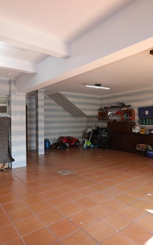 Casa à venda com 328m², 4 quartos e 4 vagasGaragem