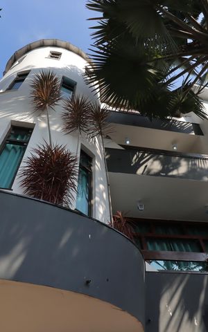 Casa à venda com 328m², 4 quartos e 4 vagasFachada