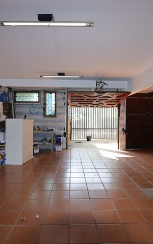 Casa à venda com 328m², 4 quartos e 4 vagasGaragem