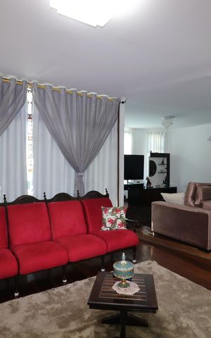 Casa à venda com 328m², 4 quartos e 4 vagasSala de Estar