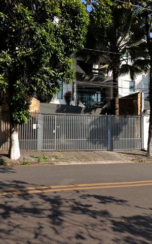 Casa à venda com 328m², 4 quartos e 4 vagasFachada