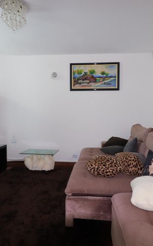 Casa à venda com 328m², 4 quartos e 4 vagasSala de TV 1