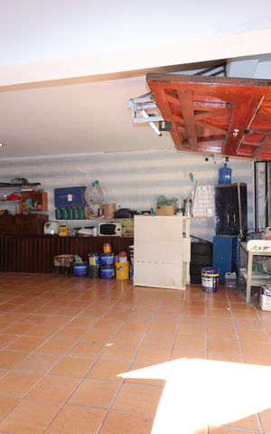 Casa à venda com 328m², 4 quartos e 4 vagasGaragem
