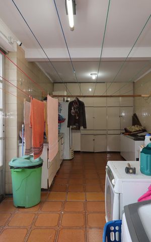 Casa à venda com 328m², 4 quartos e 4 vagasÁrea de Serviço