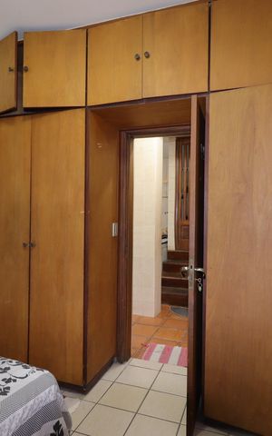 Casa à venda com 328m², 4 quartos e 4 vagasQuarto de Serviço