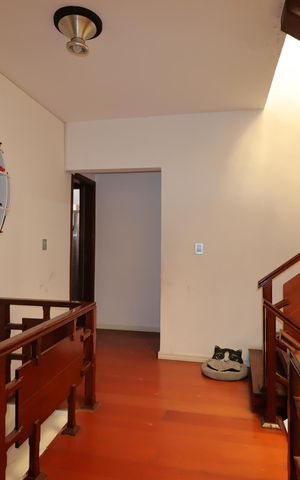 Casa à venda com 328m², 4 quartos e 4 vagasEscada