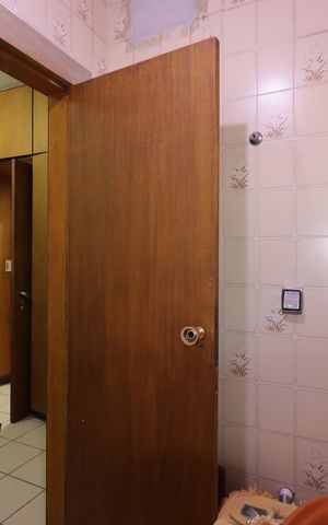 Casa à venda com 328m², 4 quartos e 4 vagasBanheiro de Serviço