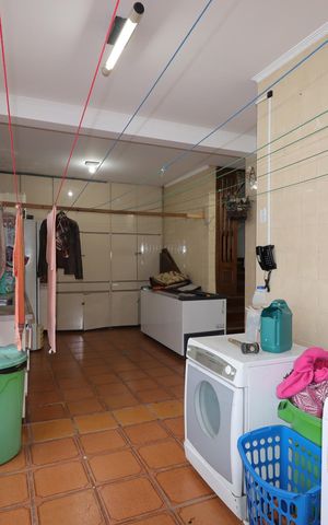 Casa à venda com 328m², 4 quartos e 4 vagasÁrea de Serviço