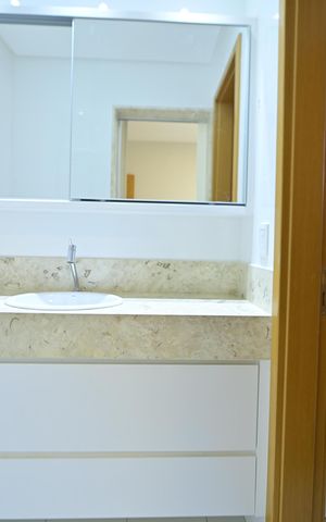 Apartamento à venda com 98m², 2 quartos e 2 vagas Apartamento à venda com 98m², 2 quartos e 2 vagasBanheiro da Suíte 1
