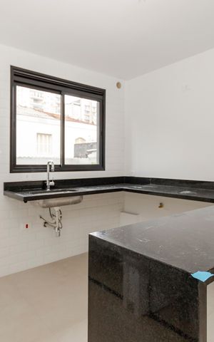 Casa à venda com 211m², 4 quartos e 2 vagas Casa à venda com 211m², 4 quartos e 2 vagasSala/Cozinha