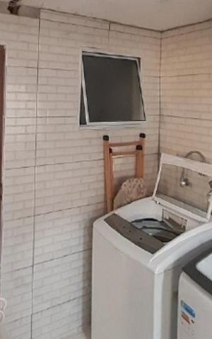 Casa à venda com 260m², 3 quartos e 2 vagas Casa à venda com 260m², 3 quartos e 2 vagasÁrea de Serviço