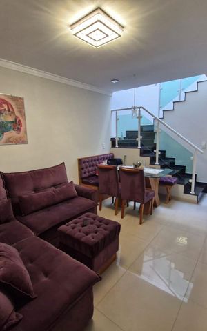 Casa à venda com 90m², 2 quartos e 2 vagas Casa à venda com 90m², 2 quartos e 2 vagasSala