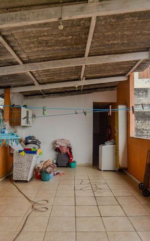 Casa à venda com 284m², 3 quartos e 2 vagas Casa à venda com 284m², 3 quartos e 2 vagasÁrea Externa