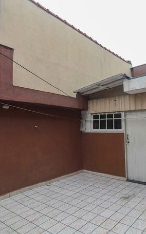 Casa à venda com 239m², 4 quartos e 4 vagas Casa à venda com 239m², 4 quartos e 4 vagasQuintal