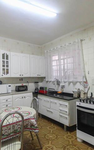Casa à venda com 239m², 4 quartos e 4 vagas Casa à venda com 239m², 4 quartos e 4 vagasCozinha 2-casa 2