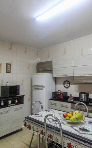 Casa à venda com 239m², 4 quartos e 4 vagas Casa à venda com 239m², 4 quartos e 4 vagasCozinha 1