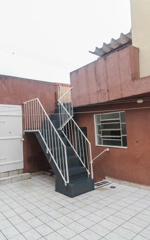 Casa à venda com 239m², 4 quartos e 4 vagas Casa à venda com 239m², 4 quartos e 4 vagasQuintal