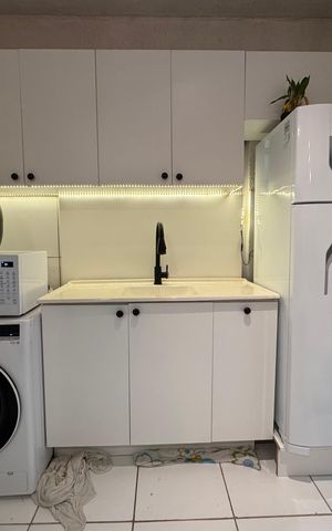 Apartamento à venda com 48m², 2 quartos e 1 vaga Apartamento à venda com 48m², 2 quartos e 1 vagaCozinha e Área de Serviço