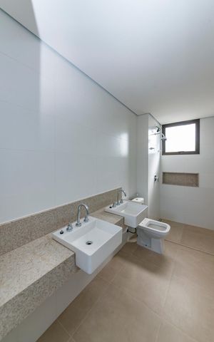 Apartamento para alugar com 160m², 4 quartos e 3 vagas Apartamento para alugar com 160m², 4 quartos e 3 vagasBanheiro da Suíte 1