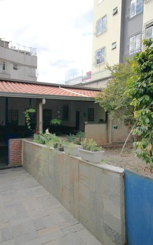 Casa à venda com 400m², 4 quartos e 6 vagasQuintal
