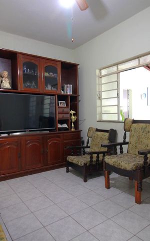 Casa à venda com 400m², 4 quartos e 6 vagasSala