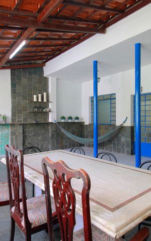 Casa à venda com 400m², 4 quartos e 6 vagasVaranda