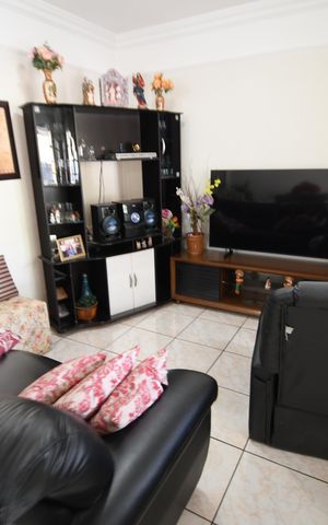 Casa à venda com 100m², 2 quartos e 3 vagasSala