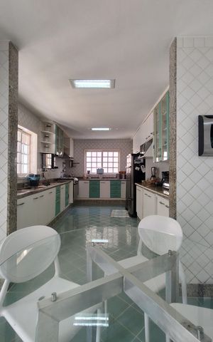Casa de condomínio à venda com 600m², 4 quartos e 5 vagasCozinha 